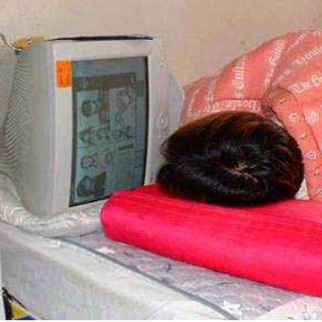 #oldies #computer #display while in bed #habal #هبل
#HabaLdotCom
#هبل_دوت_كوم